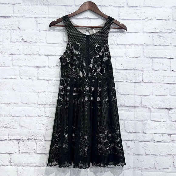 Free People Cocktail Dress Rocco Open Back Black Floral Lace Sleeveless Size 0 - Picture 3 of 14